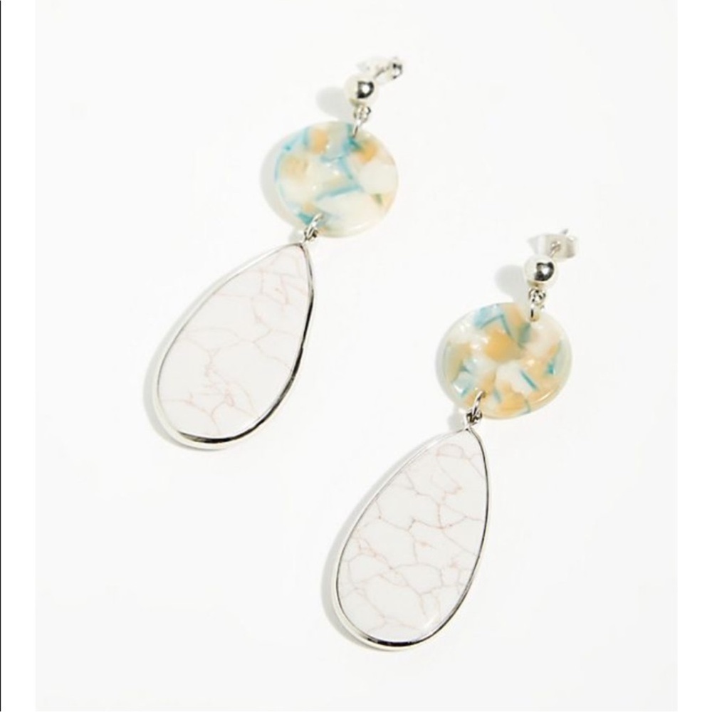 Free people resin pendant earring
